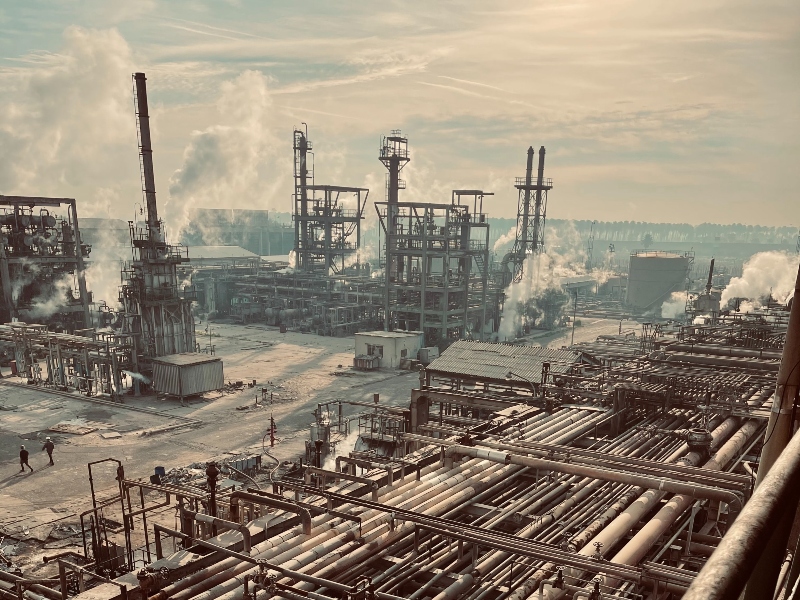 Artículo 6: Refinería trabajando